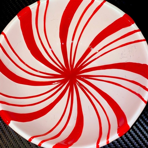 Official Hallmark ™️ Trademark Candy Cane Striped Serving Dish w/ Spread… - Picture 6 of 7